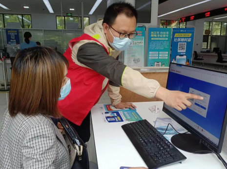 青春獻崗位 服務零距離——黃州區人社局青年干部以電子政務電子認證服務點亮志愿之光